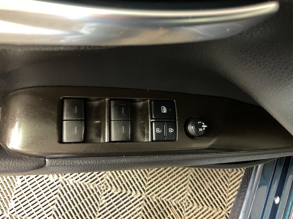 Used 2021 Toyota Camry SE FWD image 18