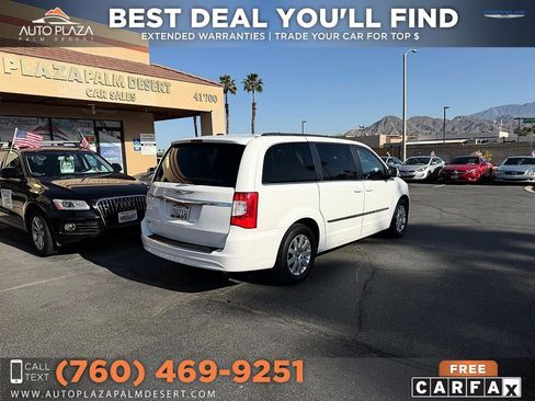 Used 2015 Chrysler Town & Country Touring FWD image 4