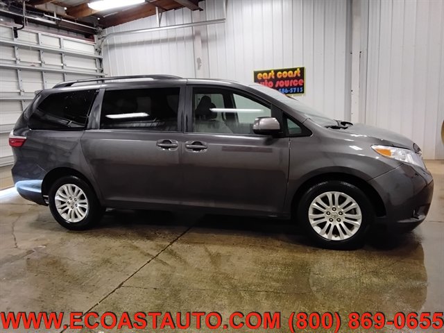 Used 2015 Toyota Sienna XLE w/ XLE Navigation Package FWD image 2