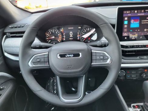 Used 2023 Jeep Compass Latitude w/ Convenience Group AWD/4WD image 13