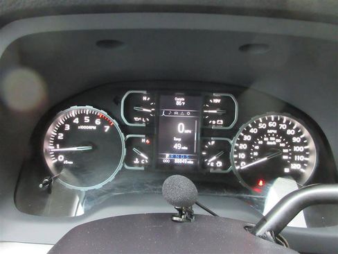 Used 2018 Toyota Tundra SR5 AWD/4WD image 13