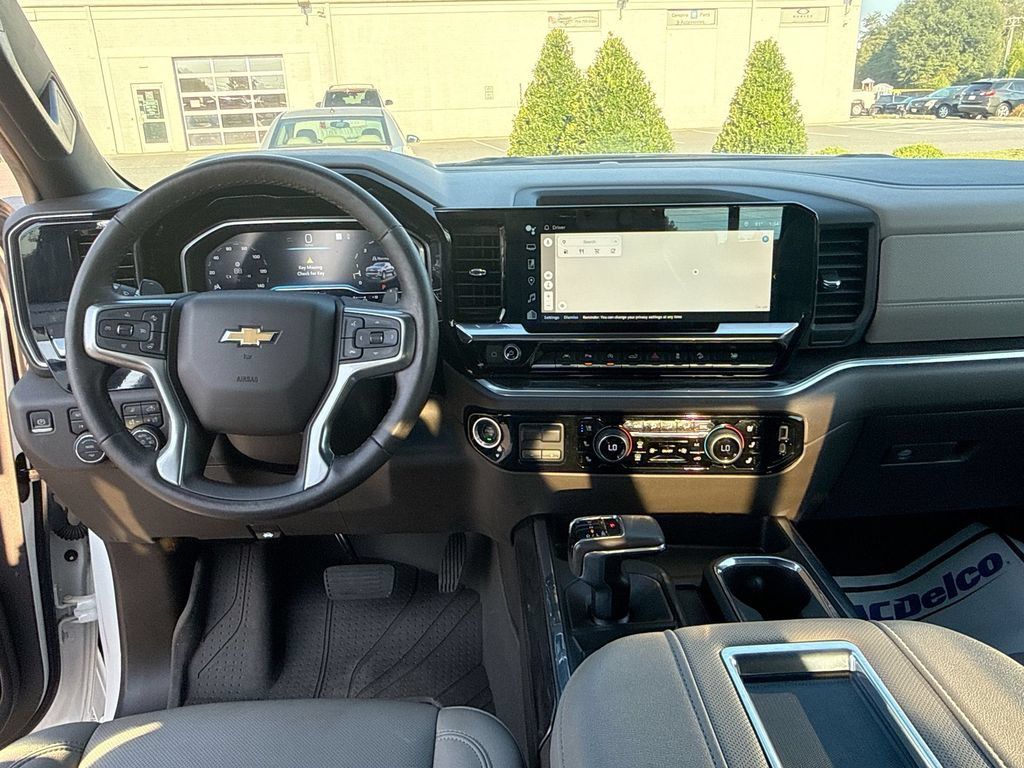 Used 2022 Chevrolet Silverado 1500 LTZ AWD/4WD image 24