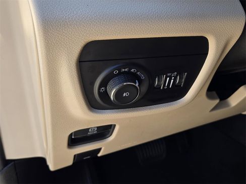 Used 2024 Jeep Grand Cherokee Limited image 23