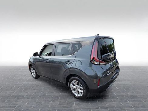 Used 2025 Kia Soul LX w/ LX Technology Package FWD image 5