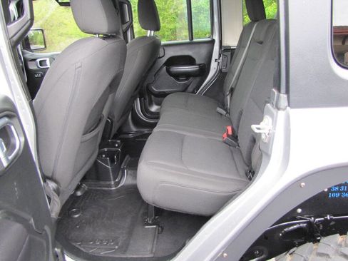 Used 2018 Jeep Wrangler Unlimited Sport S AWD/4WD image 17