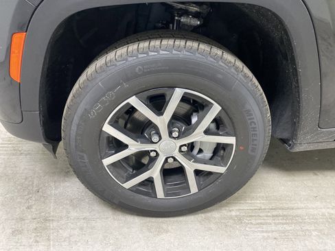 New 2025 Jeep Grand Cherokee Limited RWD image 30