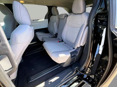 Certified 2025 Toyota Sienna LE FWD image 20