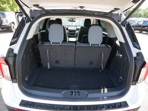 Used 2026 Ford Explorer Active w/ Active Comfort Package AWD/4WD image 18
