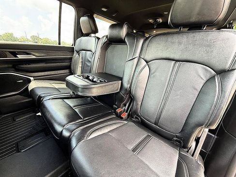 Used 2024 Jeep Wagoneer L Series II RWD image 41