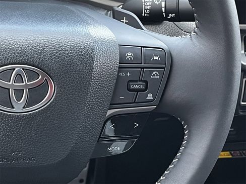 Used 2025 Toyota Camry Hybrid image 14