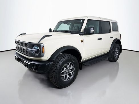 Used 2025 Ford Bronco Badlands AWD/4WD image 3