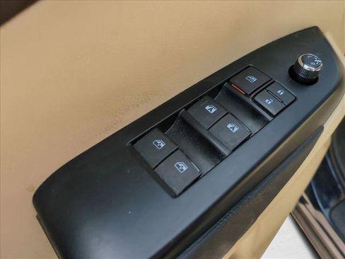 Used 2014 Toyota Highlander Plus FWD image 12