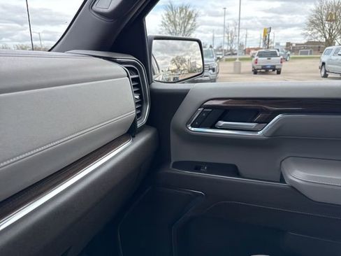 Used 2023 Chevrolet Silverado 1500 LT w/ Leather Package AWD/4WD image 13