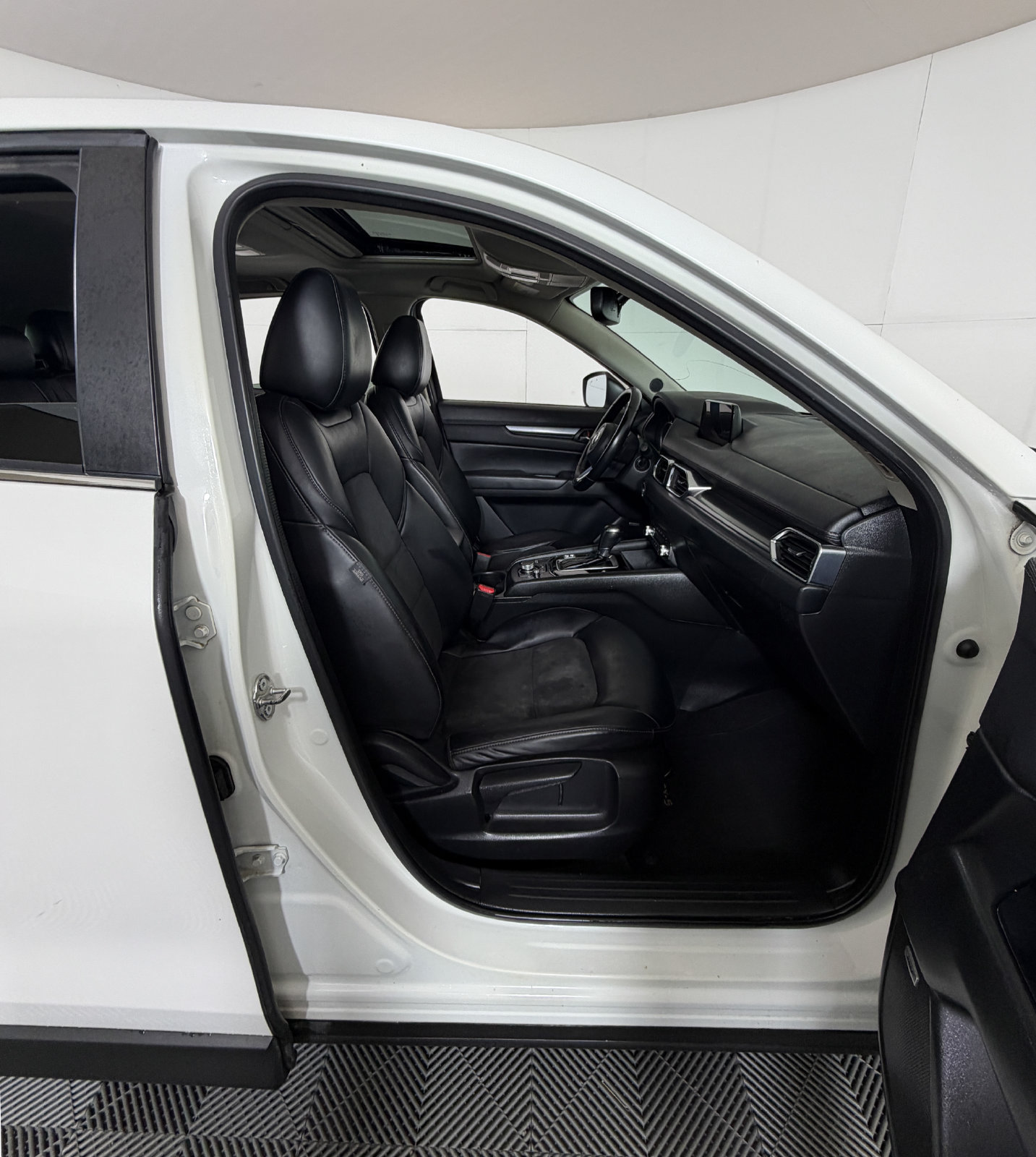 Used 2020 MAZDA CX-5 Touring FWD image 5