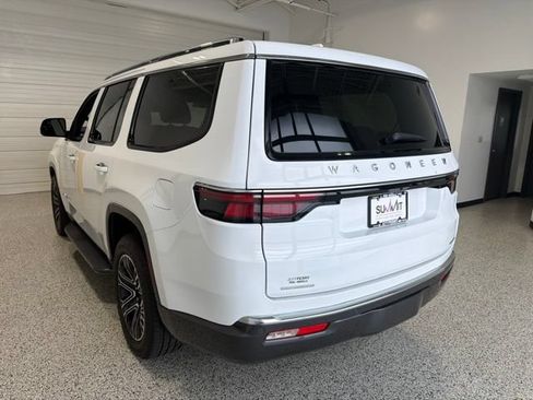 Used 2022 Jeep Wagoneer Series III AWD/4WD image 5
