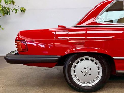 Used 1987 Mercedes-Benz 560 SL image 17
