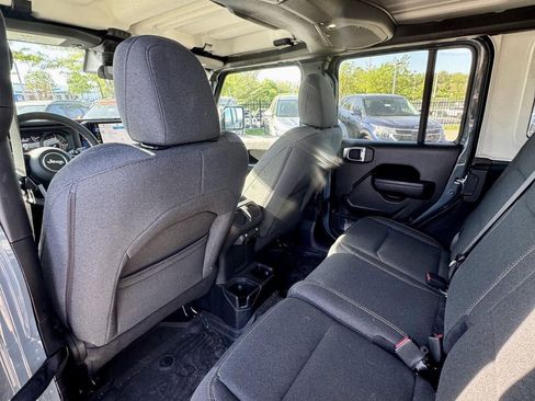 Used 2024 Jeep Wrangler Sport S image 11