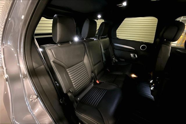 Certified 2025 Land Rover Discovery Dynamic SE AWD/4WD image 16