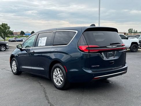 Used 2025 Chrysler Pacifica Select FWD image 5