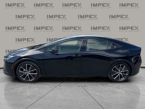 Used 2025 Toyota Prius XLE image 2