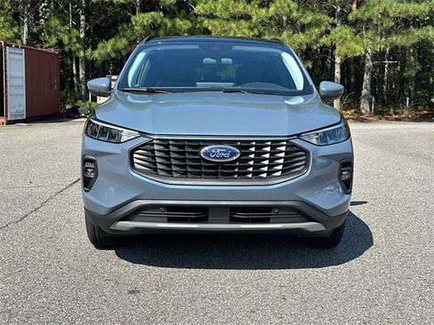 New 2025 Ford Escape SE image 2