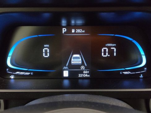 Used 2025 Hyundai Elantra SE FWD image 23