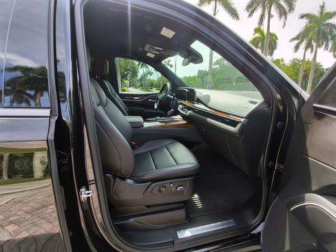 Used 2023 Cadillac Escalade ESV Luxury AWD/4WD image 39