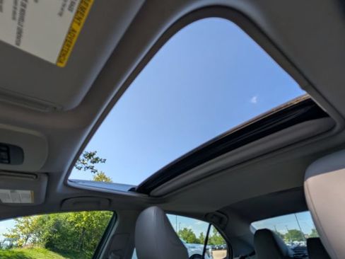 Used 2018 Toyota Camry SE w/ Moonroof Package FWD image 27