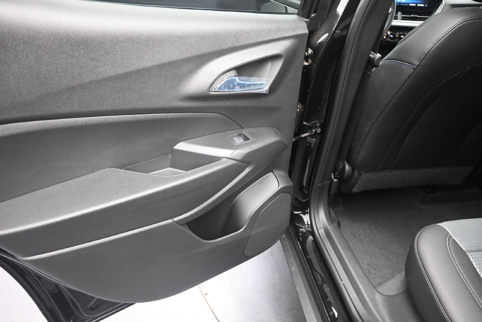 New 2026 Chevrolet Trax LT w/ Midnight Edition FWD image 15