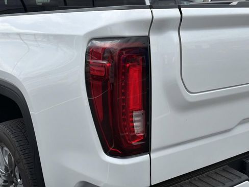 Used 2023 GMC Sierra 1500 Denali Ultimate AWD/4WD image 11