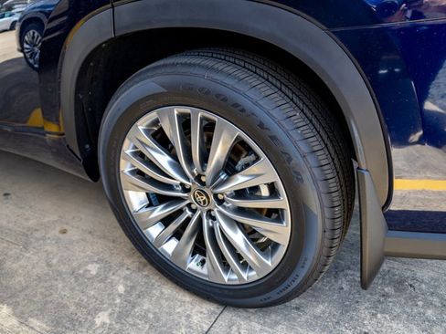 New 2026 Toyota Highlander Platinum AWD/4WD image 6