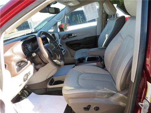Used 2017 Chrysler Pacifica Touring-L Plus FWD image 21