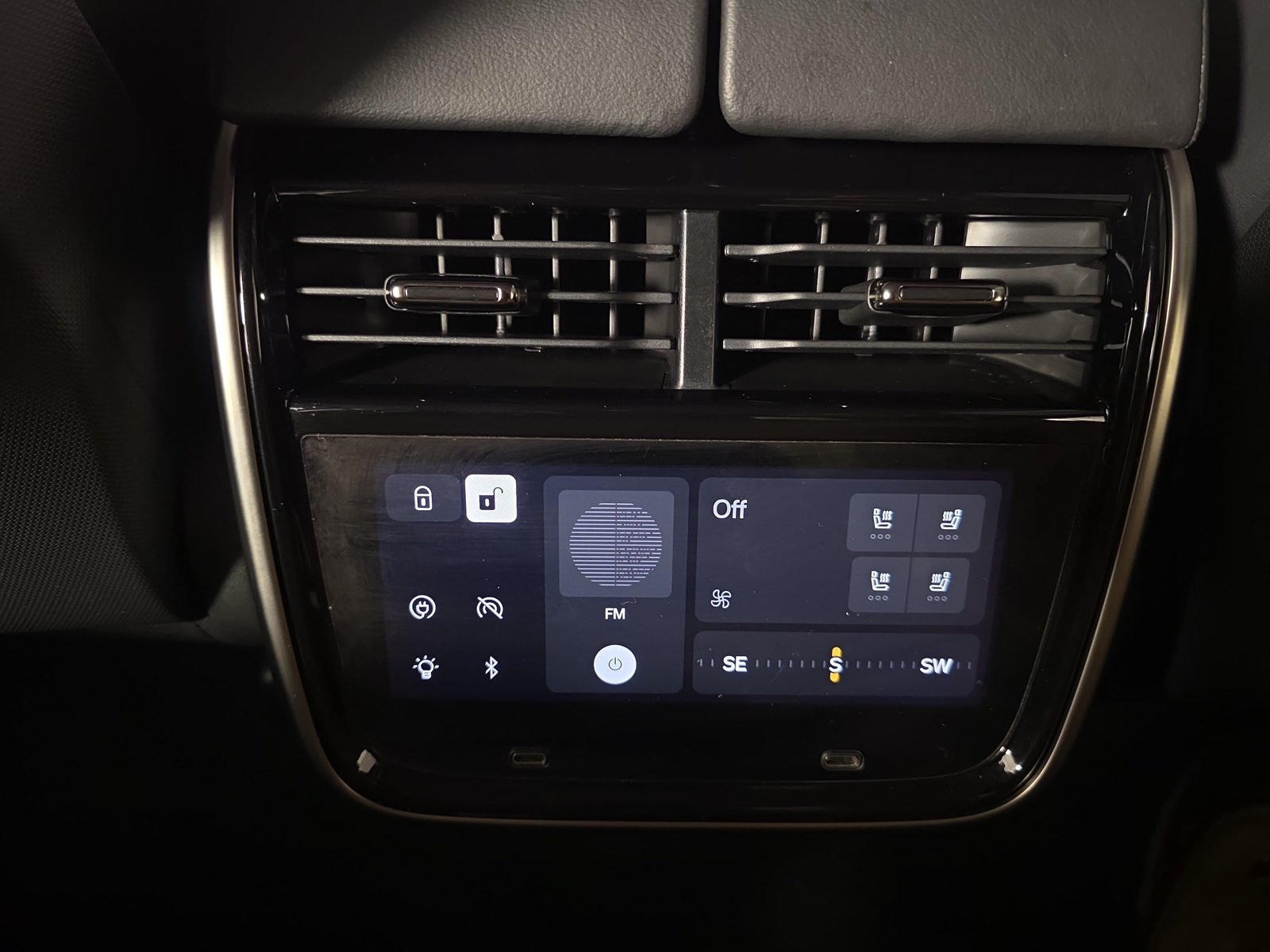 Used 2025 Rivian R1S Adventure Dual AWD/4WD image 30