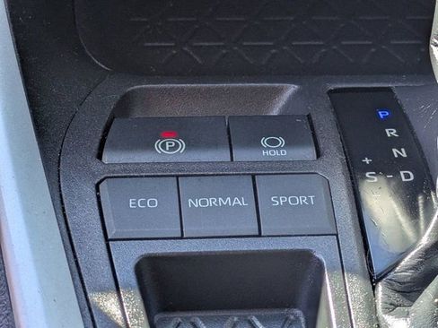 Used 2021 Toyota RAV4 XLE image 21