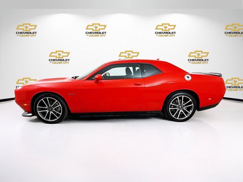 Used 2023 Dodge Challenger R/T RWD image 5