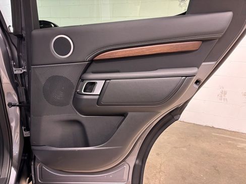 New 2025 Land Rover Discovery Dynamic SE image 41
