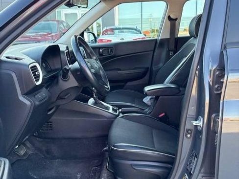 Used 2023 Hyundai Venue Limited w/ Cargo Package FWD image 5