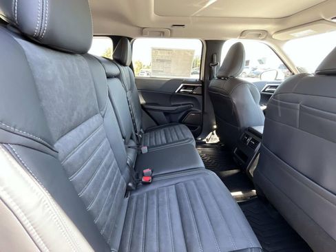 New 2026 Mitsubishi Outlander SE FWD image 14