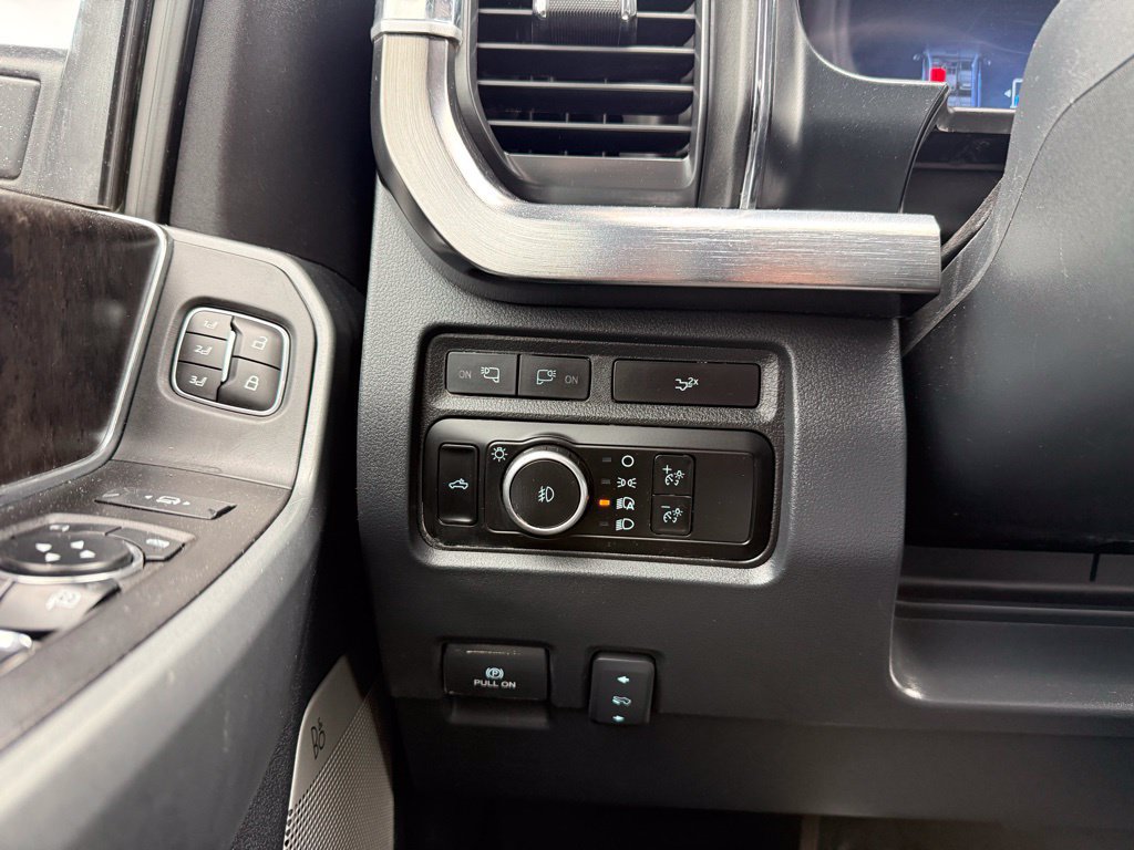 Used 2023 Ford F350 Lariat w/ Lariat Ultimate Package AWD/4WD image 13