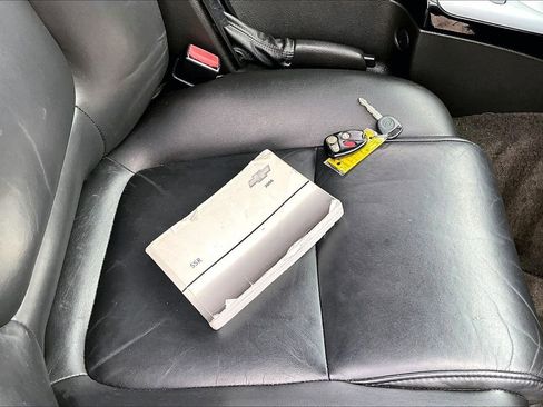 Used 2006 Chevrolet SSR w/ Preferred Equipment Group image 32