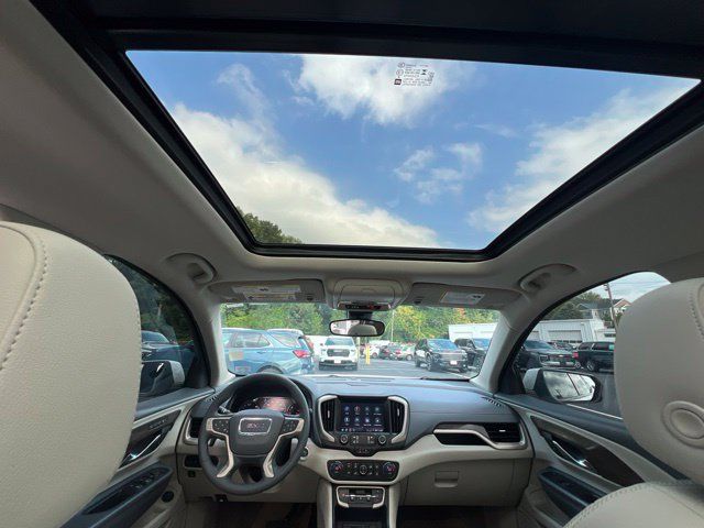 Used 2023 GMC Terrain Denali w/ Denali Premium Package AWD/4WD image 9