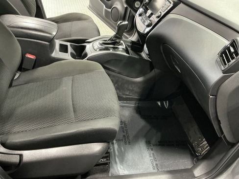 Used 2021 Nissan Rogue Sport S image 19