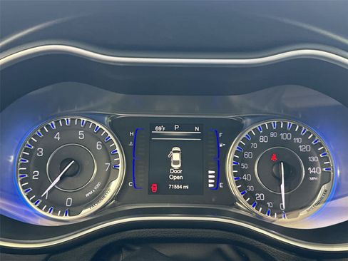 Used 2016 Chrysler 200 Limited FWD image 28
