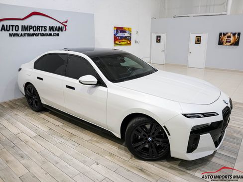 Used 2023 BMW 760i xDrive image 27