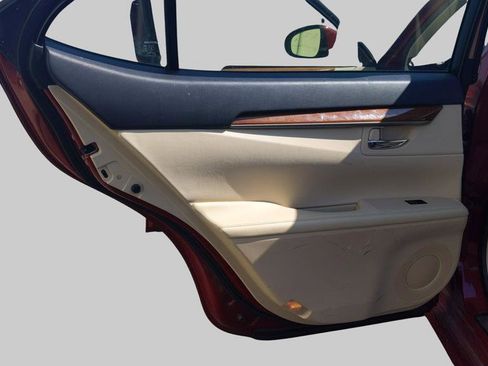 Used 2013 Lexus ES 300h w/ Luxury Pkg image 29