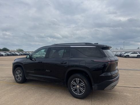 Used 2025 Chevrolet Traverse LT image 13