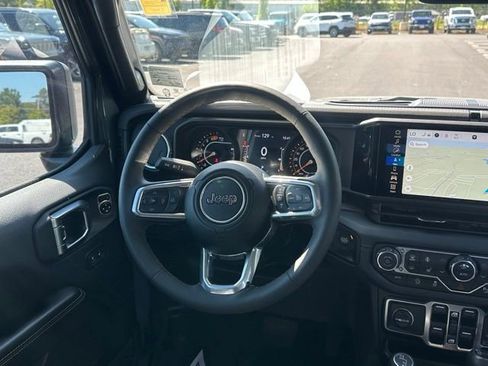 Used 2024 Jeep Wrangler Unlimited Sahara w/ Technology Group AWD/4WD image 21