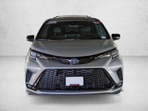 Used 2025 Toyota Sienna XSE image 2