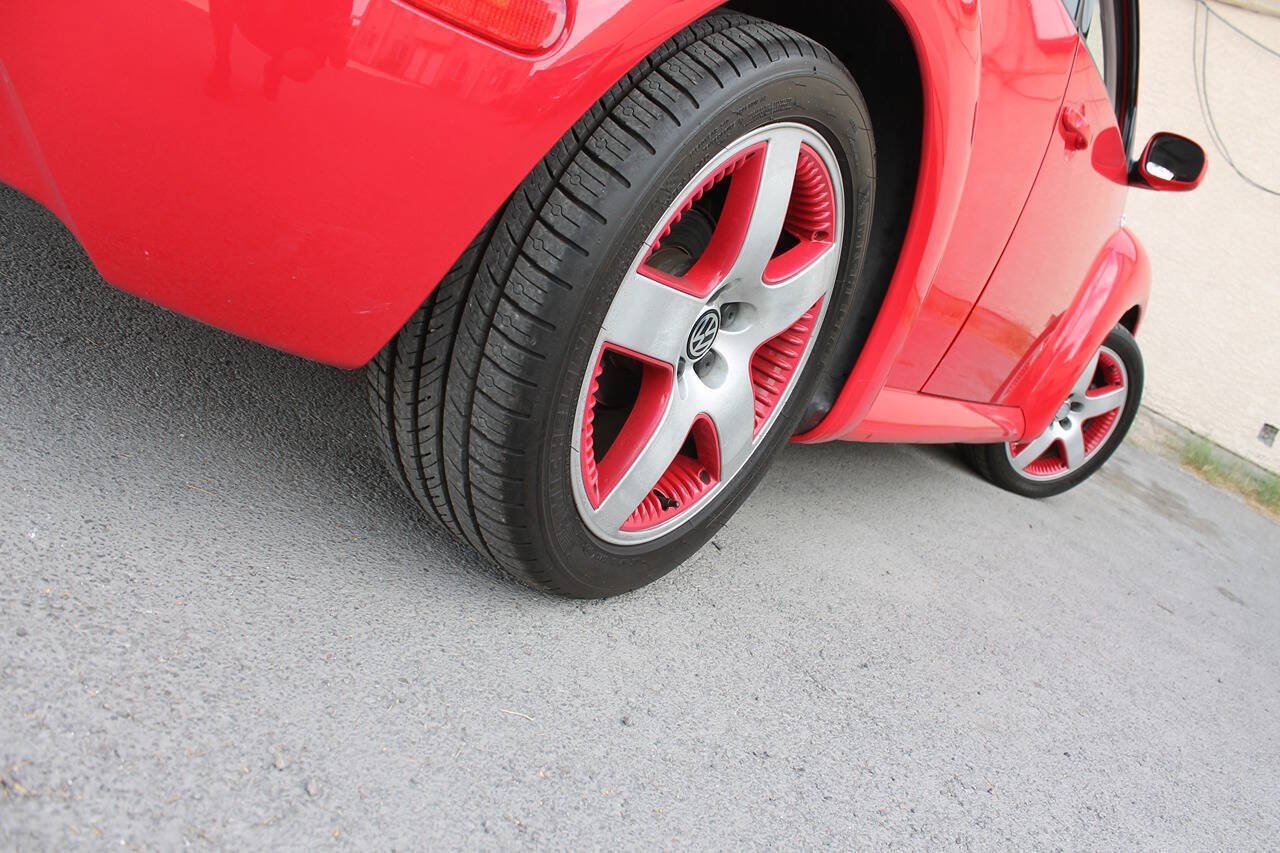 Used 2001 Volkswagen Beetle Sport FWD image 13