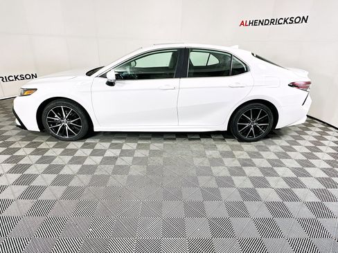 Used 2023 Toyota Camry SE image 6